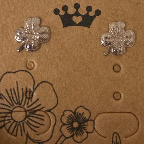 Four Leaf Clover Earrings - Picture 4 of 5
